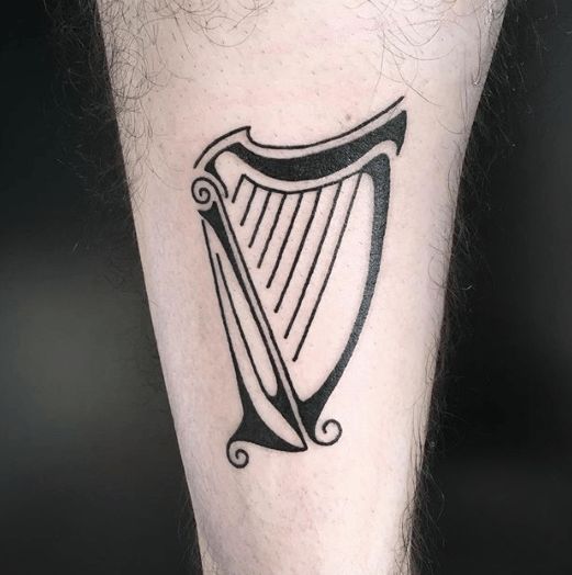 Harfen-Tattoo