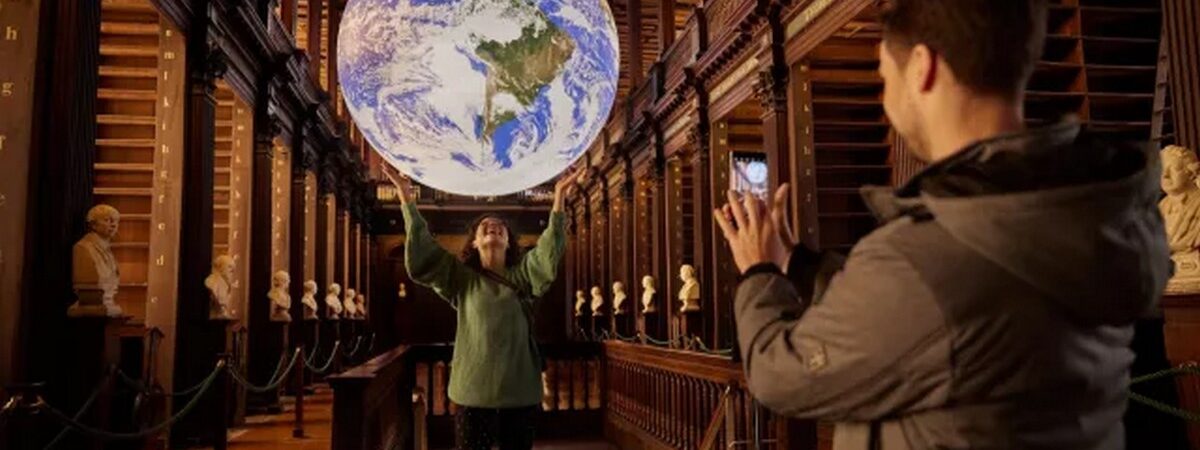 L'installation Gaïa dans la Long Room de Trinity College