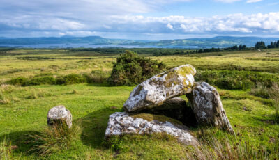 Der Bohatch Dolmen - © Destination Lough Derg