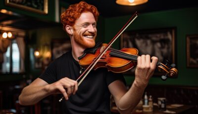 Ein irischer Musiker spielt The Carraroe Jig - © Lucy Welch