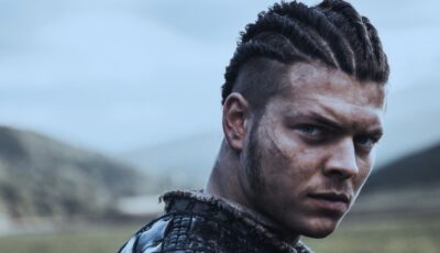 Darstellung von Ivar in der Serie Viking (gespielt von Alex Høgh Andersen)