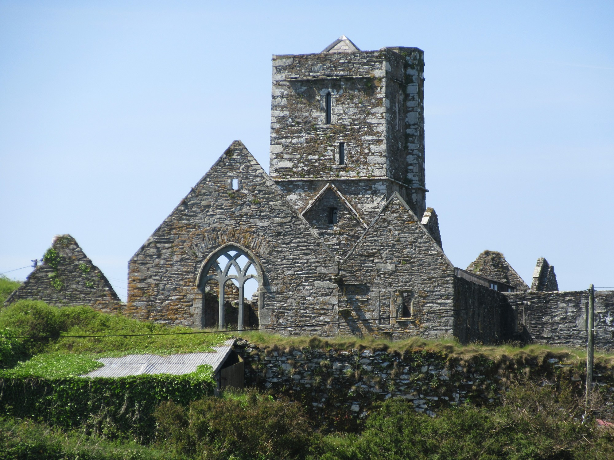 Sherkin Island Abbey - © Roger de Montfort