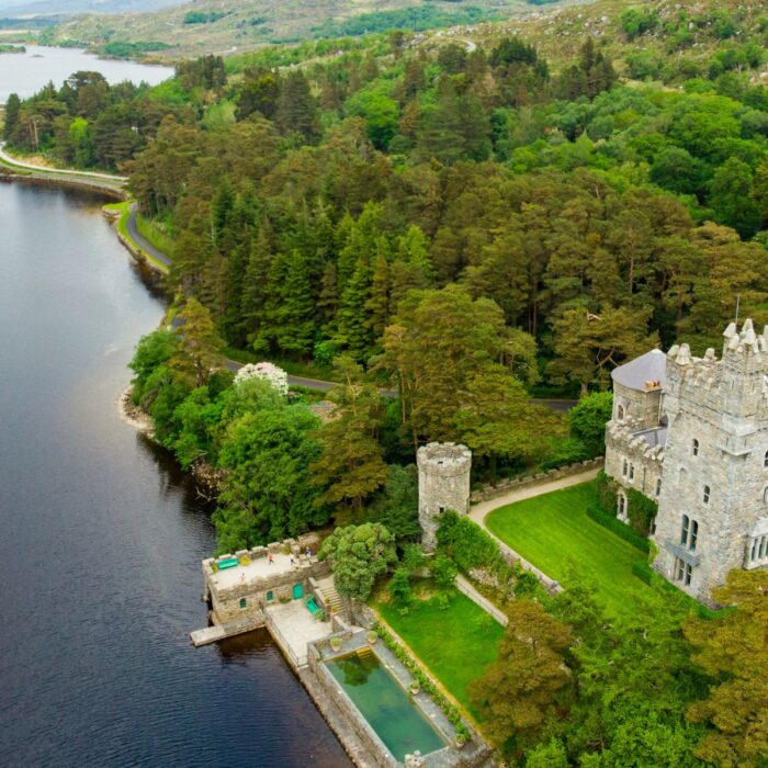 Glenveagh Castle verbunden durch The Lakeside Walk - © MNstudio
