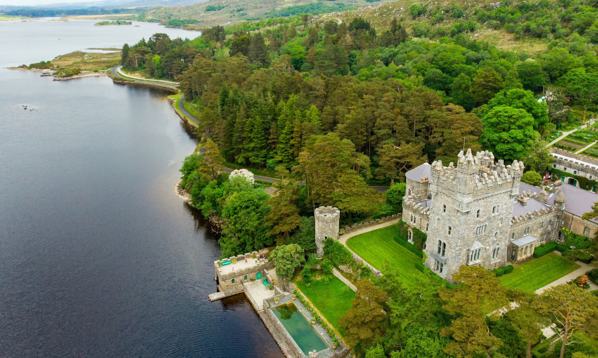 Glenveagh Castle verbunden durch The Lakeside Walk - © MNstudio