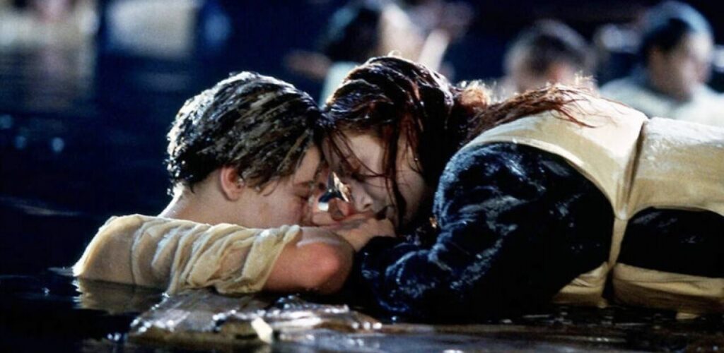 Szene aus dem Film Titanic, mit der berühmten Holztür