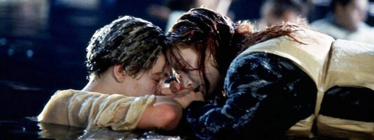 Szene aus dem Film Titanic, mit der berühmten Holztür