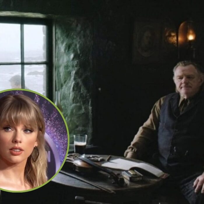 Taylor Swift, interessiert an einem Drink im Pub des Films "Banshees of Inisherin".
