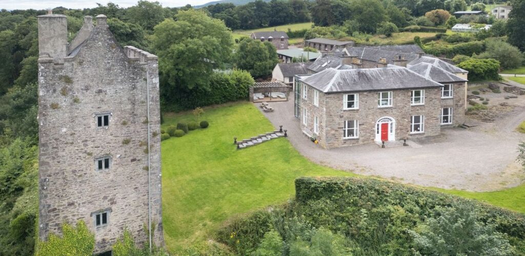 Eine Burg in Cork aus dem 16. Jahrhundert zum Verkauf für 2,9 Millionen Dollar