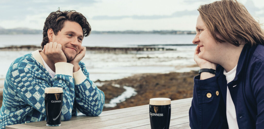 Dublin – Niall Horan nimmt seinen Freund Lewis Capaldi mit in seinen Lieblings-Irish-Pub