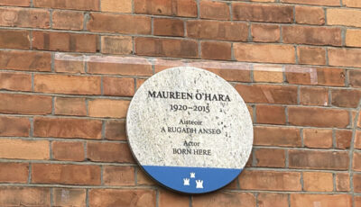 Gedenktafel für Maureen O'Hara - @ivanabacik (X)