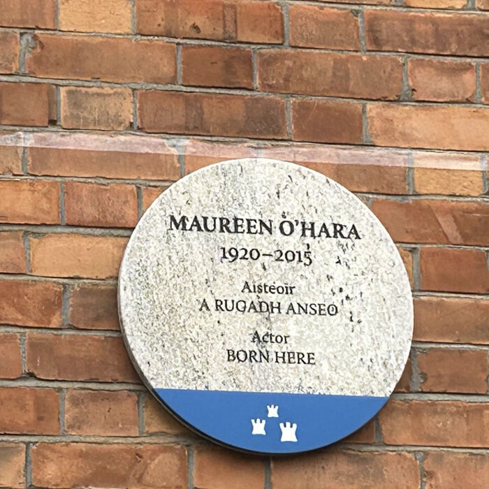 Gedenktafel für Maureen O'Hara - @ivanabacik (X)