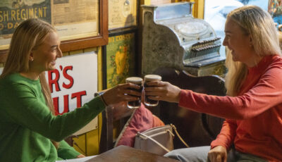 Der Schaum des Guinness ist von höchster Bedeutung! - Failte Ireland