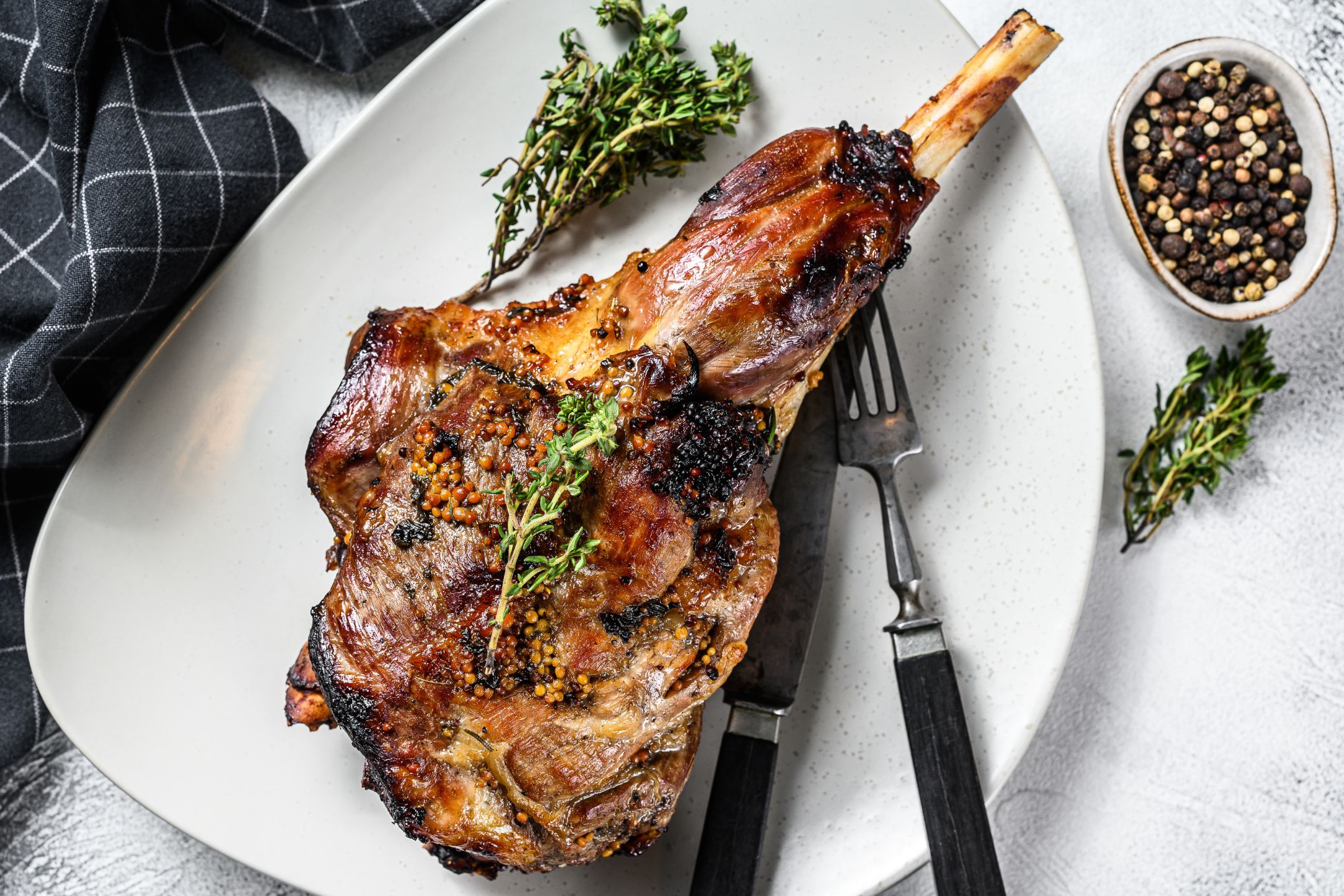 Ein Roast Leg of Lamb - vladimir-mironov - Canva Pro
