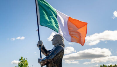 Statue von Bobby Sands - @PolDeBuitleir (X)