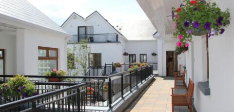 Donegan Court Aparthotel