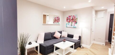 LOVELY 2bed HOME with patio fast reliable WIFI