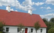 Longford Holiday Red Rose Self Catering Cottage