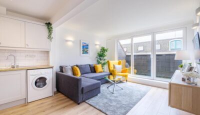 Luxury Modern PENTHOUSE, City Centre, SLEEPS 6