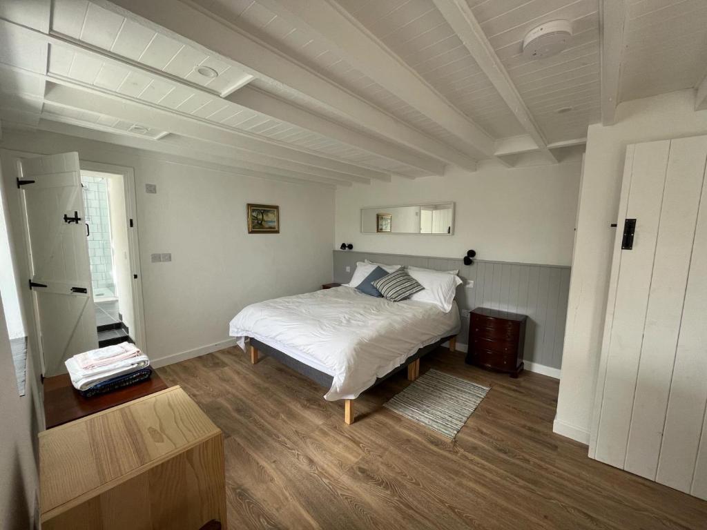 Pier Cottage with private water access to Colla Pier