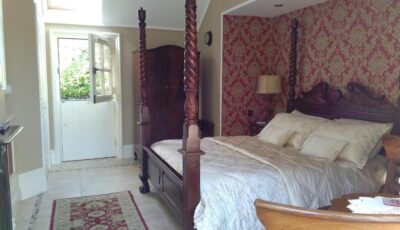 Riverside Lodge