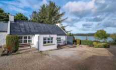 Traditional Cottage with Private Hot Tub in the Heart of Donegal
