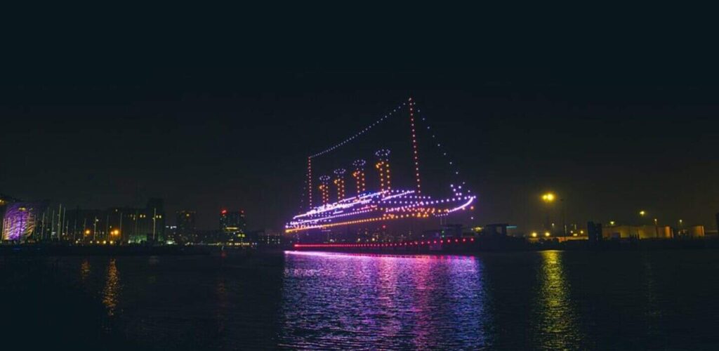 Titanic: 114 Jahre später lässt Belfast das Schiff am Himmel wieder auferstehen