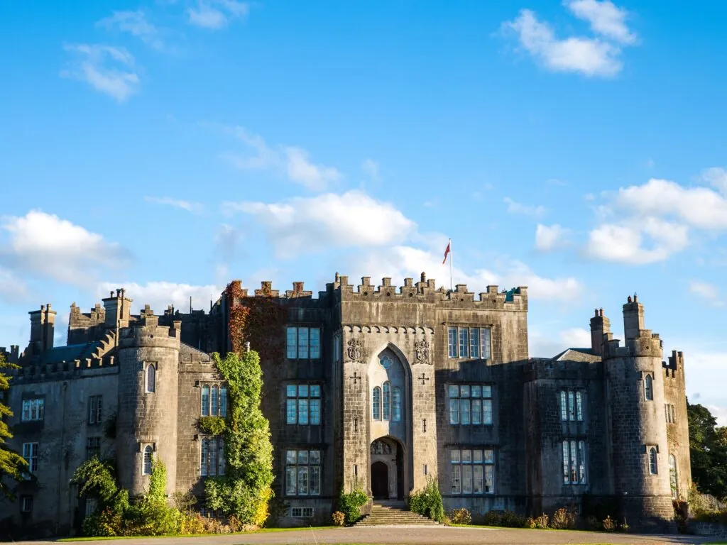 Le Birr castle - © aleksred