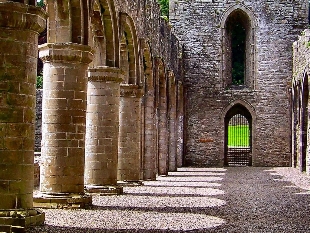 La Boyle abbey - Gordon Ryan - cc