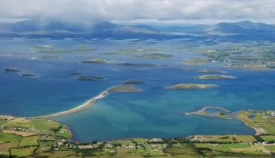 Die Inseln der Clew Bay an der Küste des County Mayo