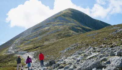 Aufstiegsweg zum Croagh Patrick im County Mayo – © Fáilte Ireland / Big Style Media