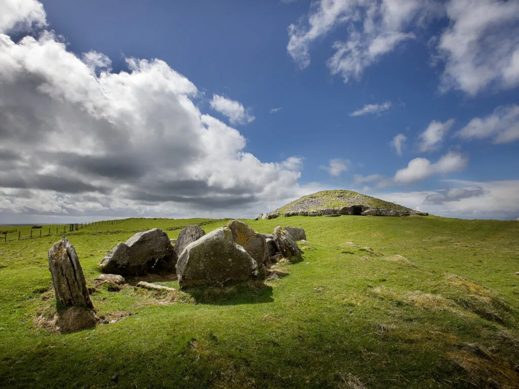 Le Loughcrew Cairns - Michael Foley - cc
