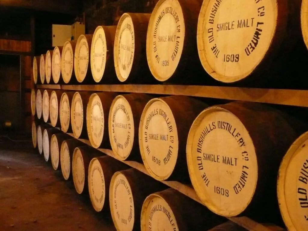 Die Old Bushmills Distillery - Yves Cosentino - cc