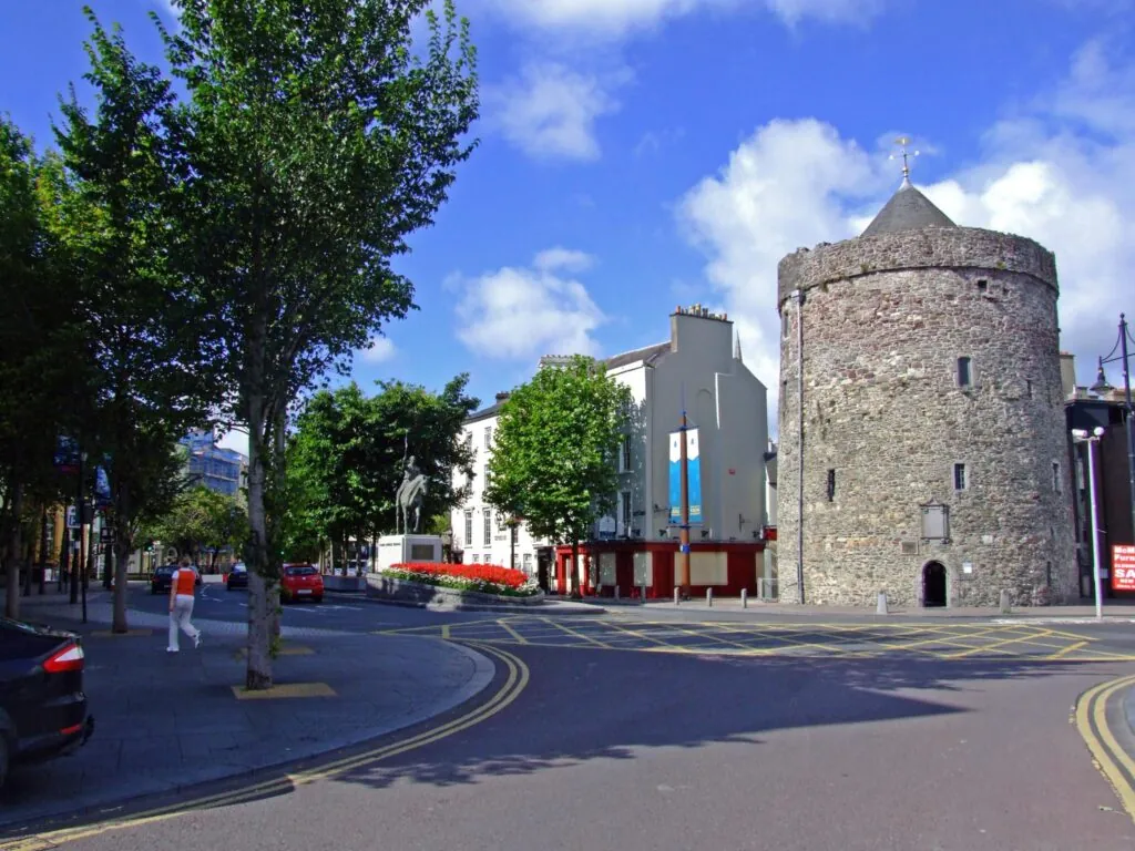 La Reginald's Tower - nz_willowherb - cc