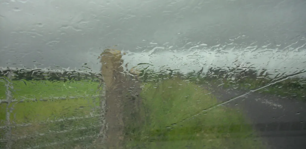 Top 11 der schlimmsten Klischees über Irland 1 Ein Regentag in Irland - Lucy Fisher - cc
