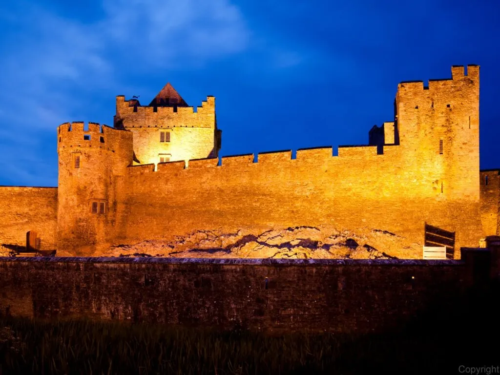 Das Cahir Castle bei Nacht - Gerardo Villalobos - cc