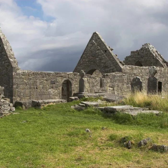 Killeany Abbey - ViennaHerby - cc
