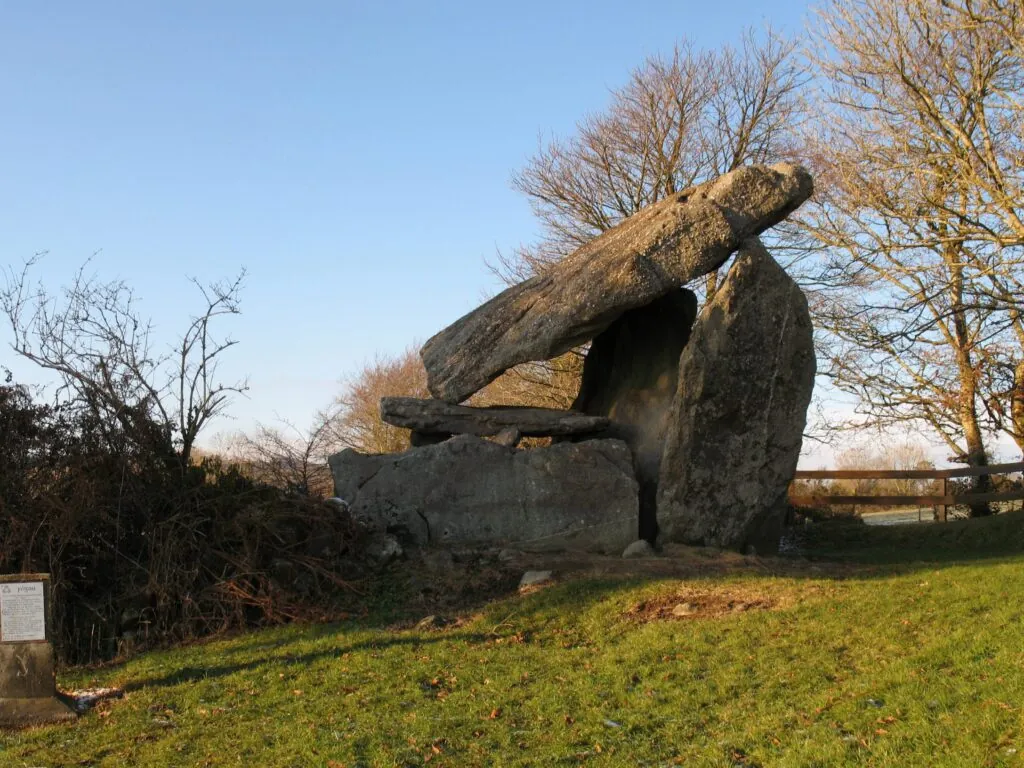Der Kilmogue Dolmen - dave - cc