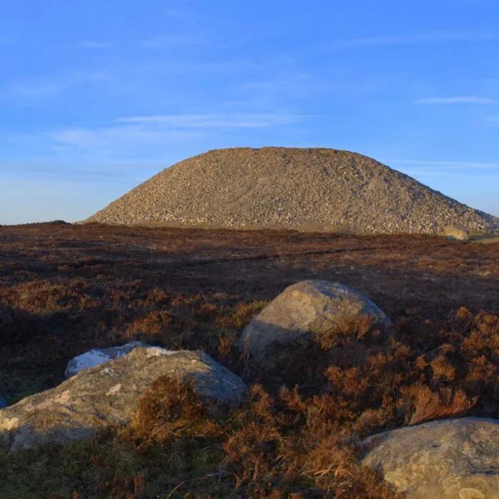 Le Queen Maeve's Cairn -  Bennybulb - cc