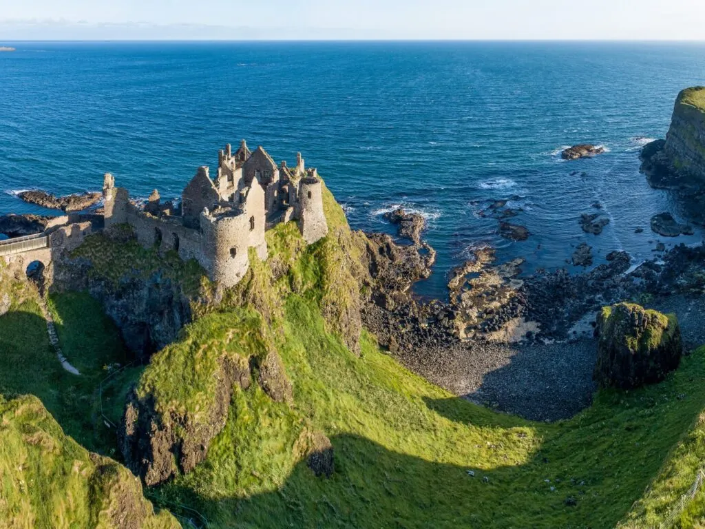 Vue aérienne du Dunluce Castle - © kilhan