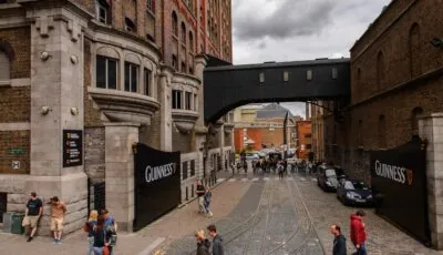 Das Guinness Storehouse 1 Fassade des Guinness Storehouse im Dubliner Viertel The Liberties