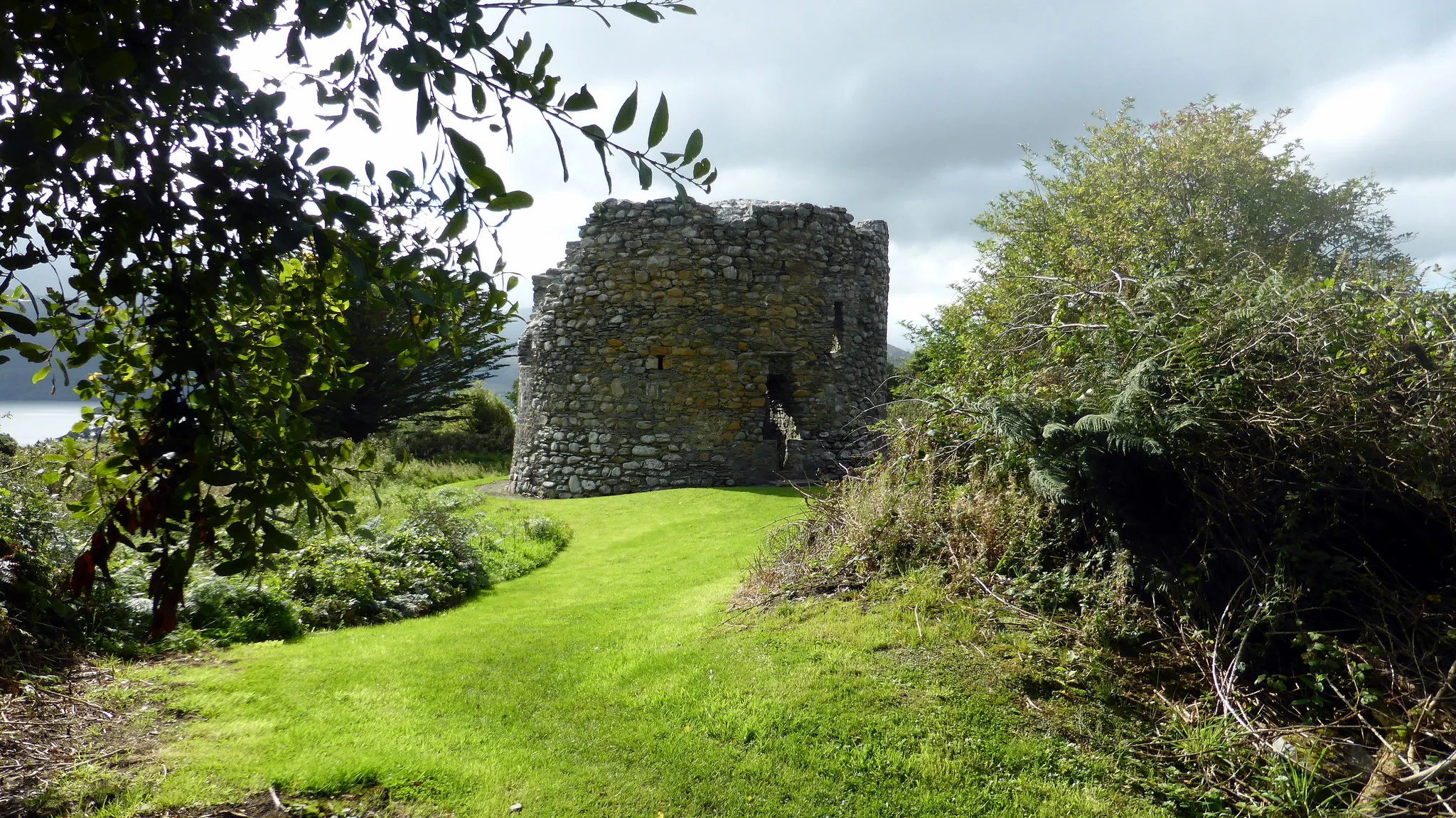 Das Parkavonear Castle - Sean MacEntee - cc