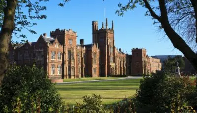 Die Queen's University of Belfast - © Anthony Brown