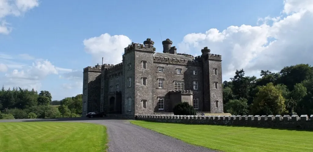 Slane Castle: Das irische Schloss rückt dank der Sendung The Traitors Ireland ins Rampenlicht