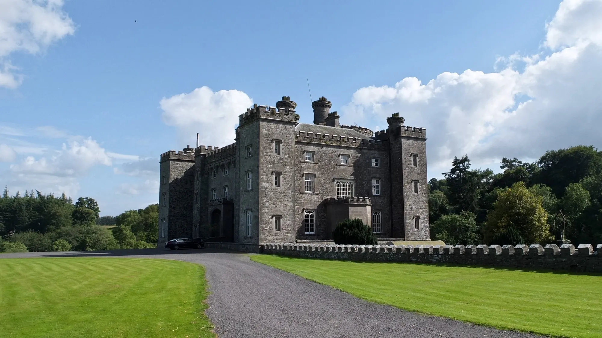 Slane castle - Dave Gunn - cc