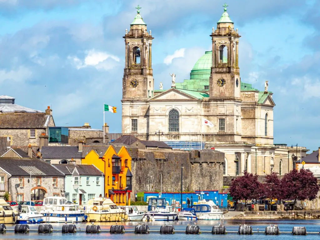 La St Peter and Paul's Church - © Emile