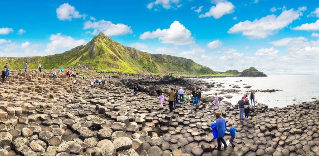 Die Giant’s Causeway bedroht: Touristen werden aufgerufen, die ikonische Stätte Nordirlands zu retten