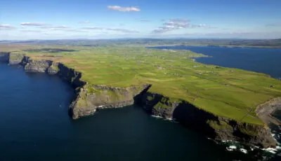 Cliffs of Moher und Atlantik im County Clare