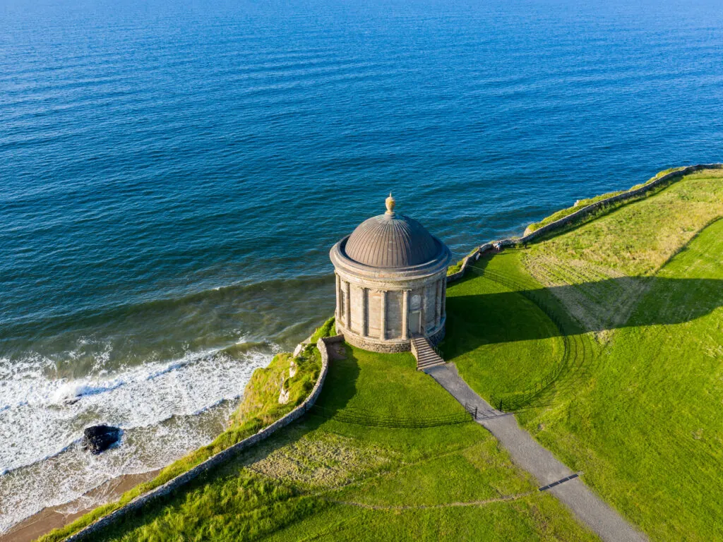 Le Mussenden Temple - Kent Wang - cc
