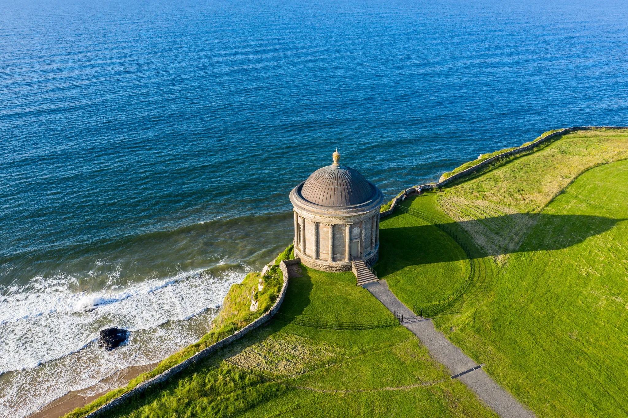 Le Mussenden Temple - Kent Wang - cc