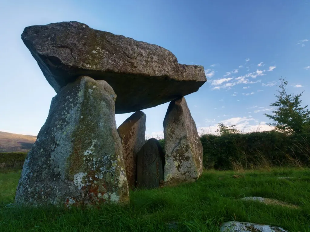Der Ballykeel-Dolmen - Öffentlicher Bereich